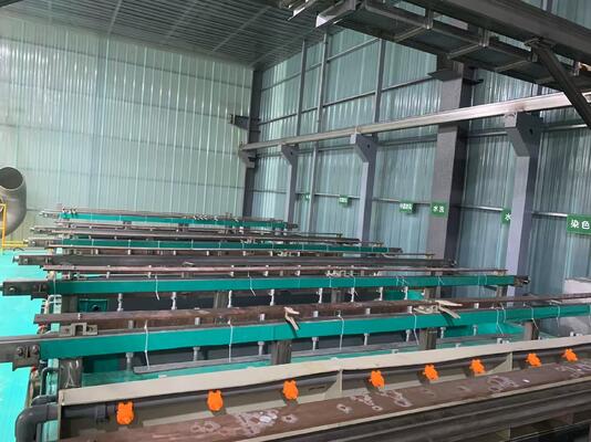 قیمت خوب تجهیزات خط آنودیز سخت برای درمان سطح آلومینیوم با پروفایل 30-50um و رنگ های سفارشی سازی شده از جمله شامپاین، سیاه، قهوه ای، نقره آنلاین