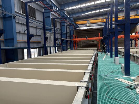 قیمت خوب خط تولید آنودیزینگ افقی با 450T / ماه خروجی 6500mm حداکثر طول پروفایل و ضخامت فیلم آنودیزینگ 8-12μm آنلاین
