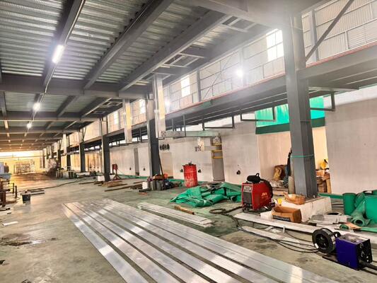 قیمت خوب 2500T/Month Anodizing Production Line with Sandblasting and Polishing Pre-Treatment for Electrolytic Coloring and Dyeing Aluminum Anodizing Line آنلاین